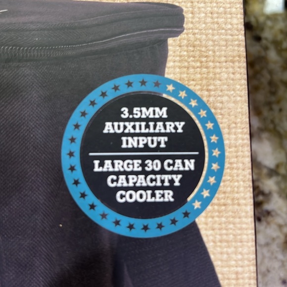 **New In Box** Grilling Traditions Wireless Boombox Cooler Bag - Picture 5 of 6